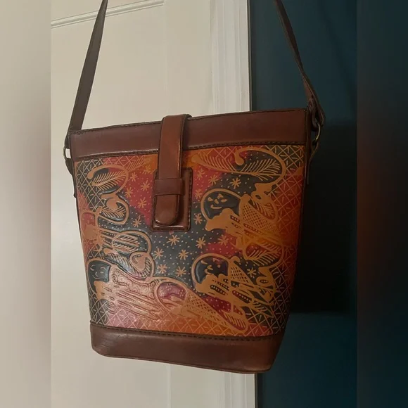 Vintage Artisan Leather Crossbody Bag - Picture 3 of 16